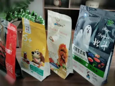 What should be noted when customizing pet food packaging bags?