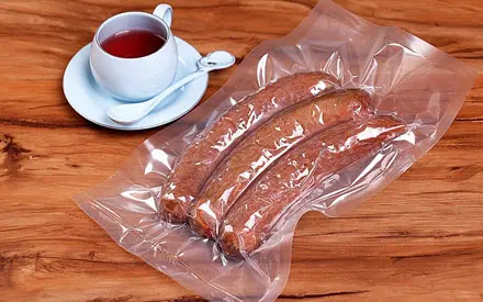 What are the characteristics of nylon composite vacuum packaging bags?
