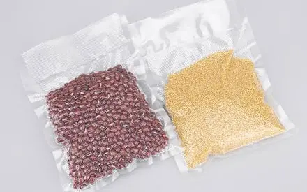 The difference between smooth vacuum packaging bags and textured vacuum packaging bags