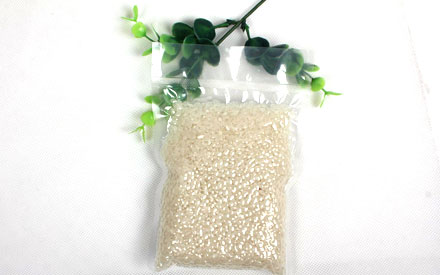 Why does the opening of the composite vacuum bag curl?