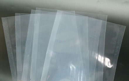 How many factors should companies consider when choosing vacuum packaging bags?
