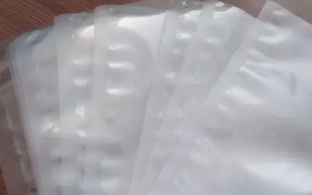 Precautions for loading and unloading vacuum packaging bags