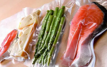 The difference between polyester resin vacuum packaging bags and PE nylon vacuum packaging bags